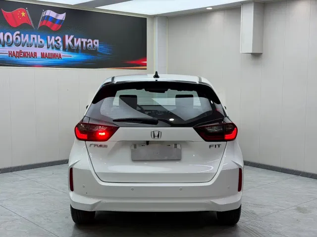 Honda Fit — Фото автомобиля 5