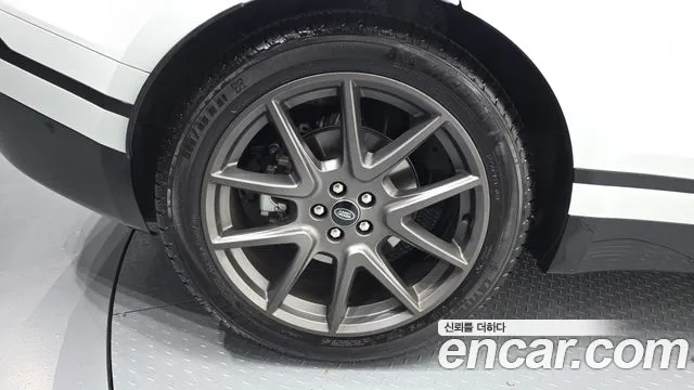 Land Rover Range Rover Velar Range Rover Velar 3.0 P400 Dynamic HSE — Фото автомобиля 3