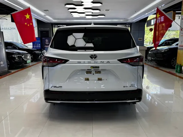 Toyota Sienna — Фото автомобиля 5