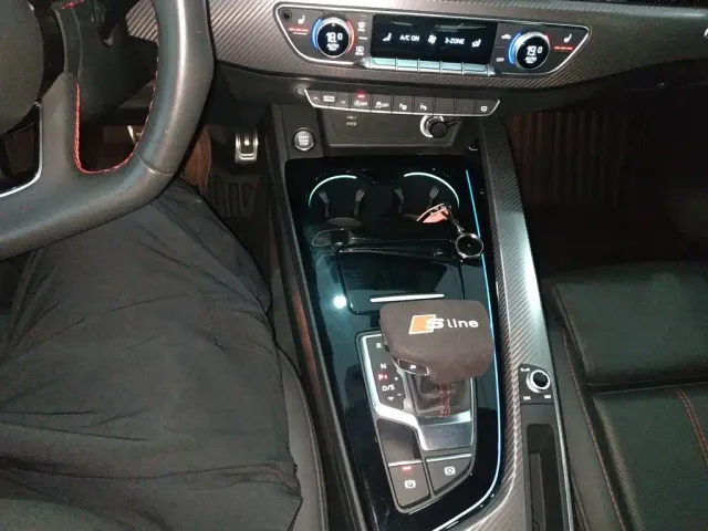 Audi A4L — Фото автомобиля 13