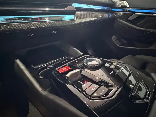 BMW i5 M60 — Фото автомобиля 15