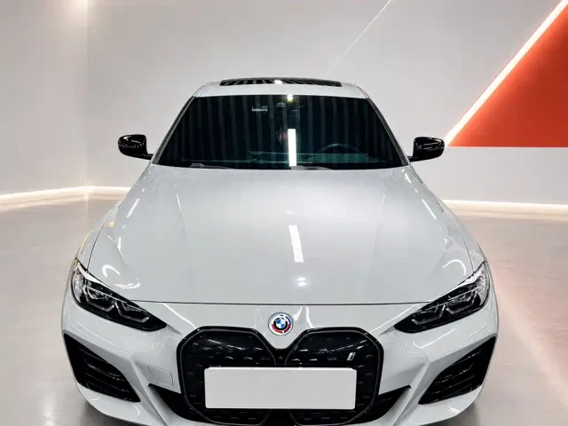 BMW i4 — Фото автомобиля 2