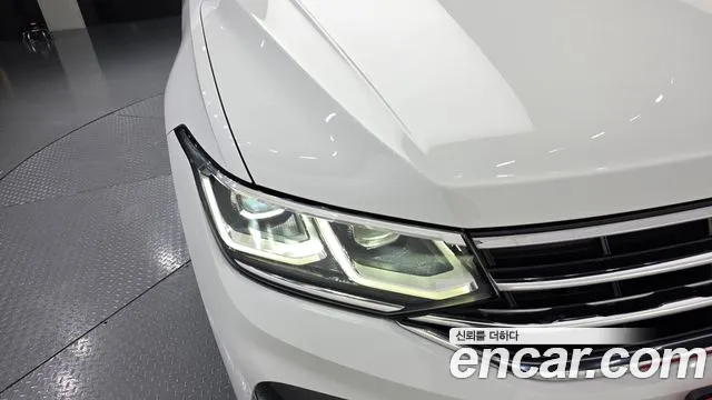 Volkswagen Tiguan Tiguan 2 поколение 2.0 TDI Premium — Фото автомобиля 21