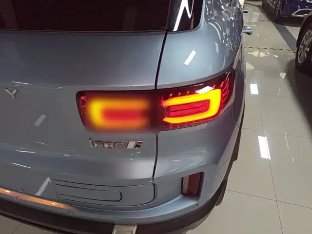 Geely ICON — Фото автомобиля 7