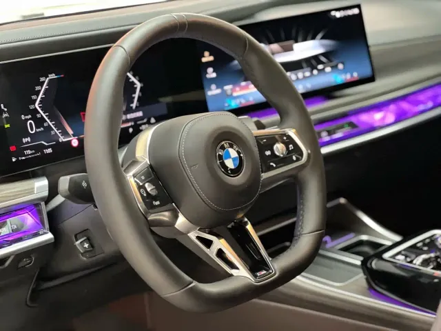 BMW 7 Series — Фото автомобиля 7