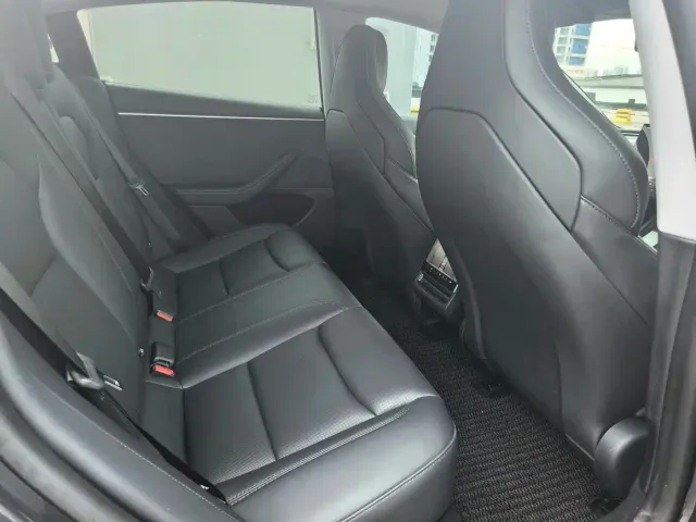 Tesla Model 3 — Фото автомобиля 15