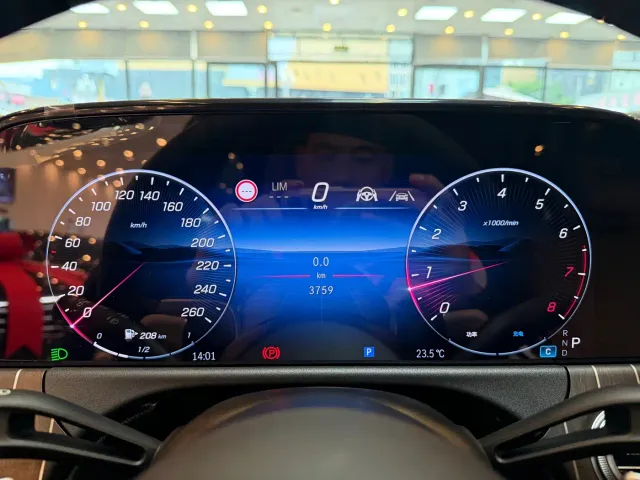 Mercedes-Benz E-Class — Фото автомобиля 8