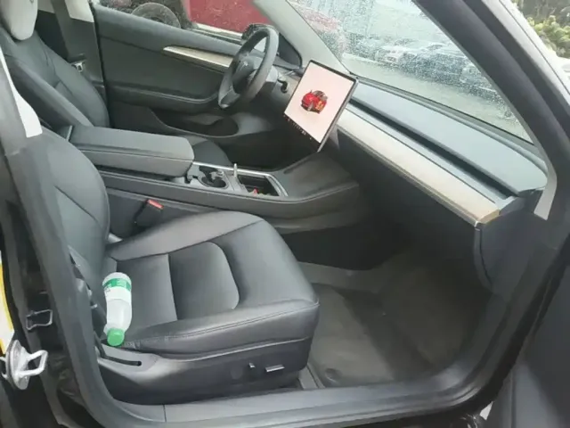 Tesla Model 3 — Фото автомобиля 19