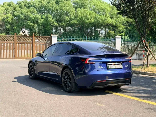 Tesla Model 3 2025 High-Performance All-Wheel Drive Edition — Фото автомобиля 6