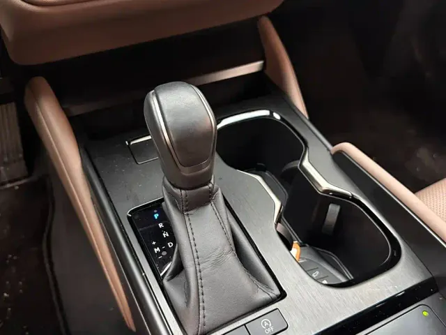 Lexus ES — Фото автомобиля 14