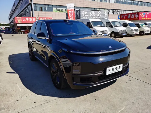Li Auto L8 — Фото автомобиля 3