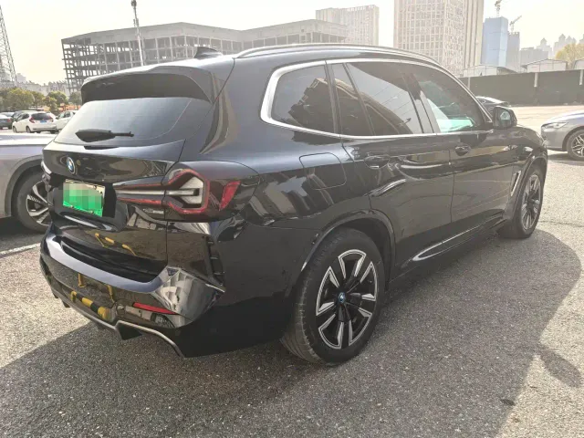 BMW iX3 — Фото автомобиля 9