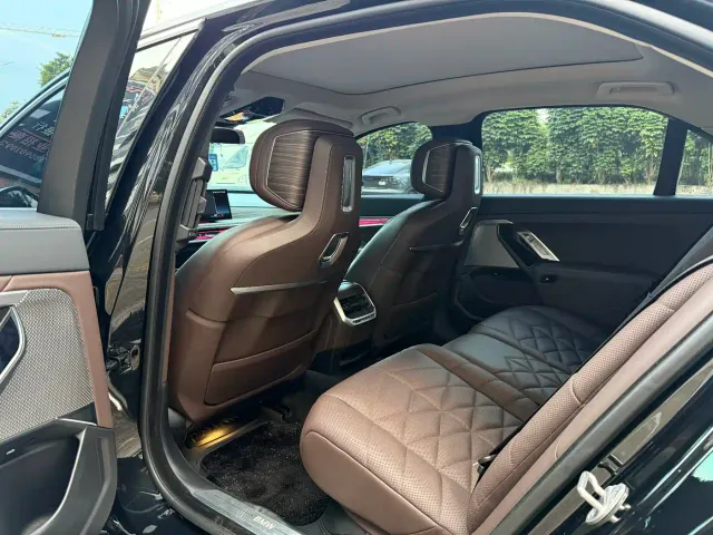 BMW 7 Series — Фото автомобиля 6
