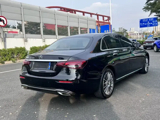 Mercedes-Benz E-Class — Фото автомобиля 5