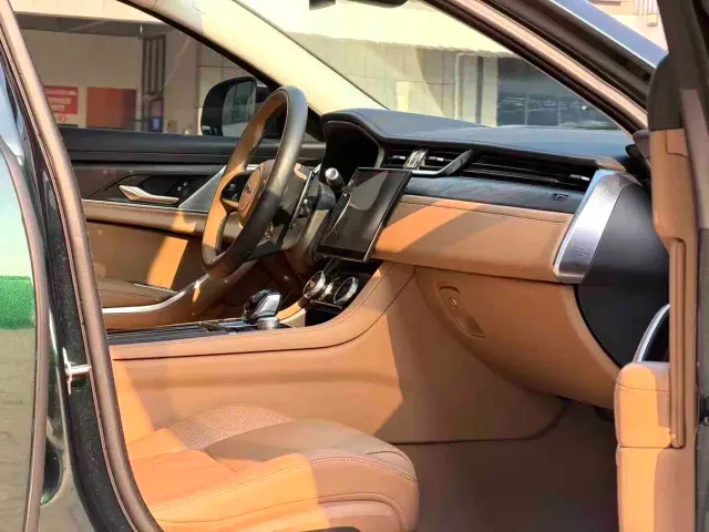 Jaguar XFL — Фото автомобиля 10