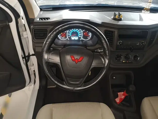 Wuling Hongguang V — Фото автомобиля 10