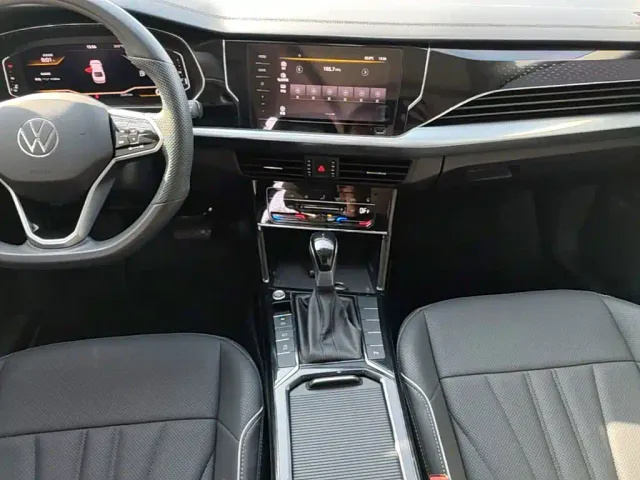 Volkswagen Passat — Фото автомобиля 12