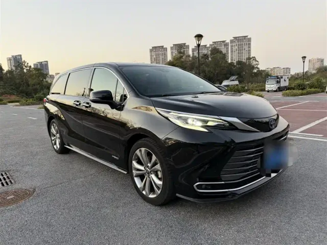 Toyota Sienna — Фото автомобиля 13