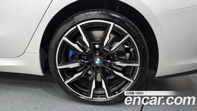 BMW 8 Series G15 — Фото автомобиля 6