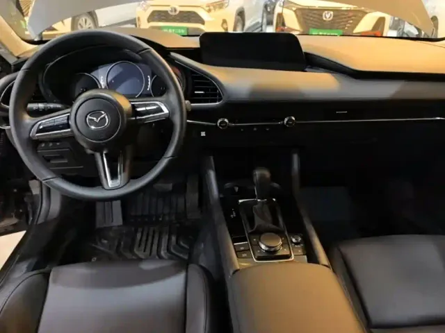 Mazda Axela — Фото автомобиля 12