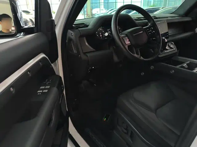 Land Rover Defender — Фото автомобиля 15