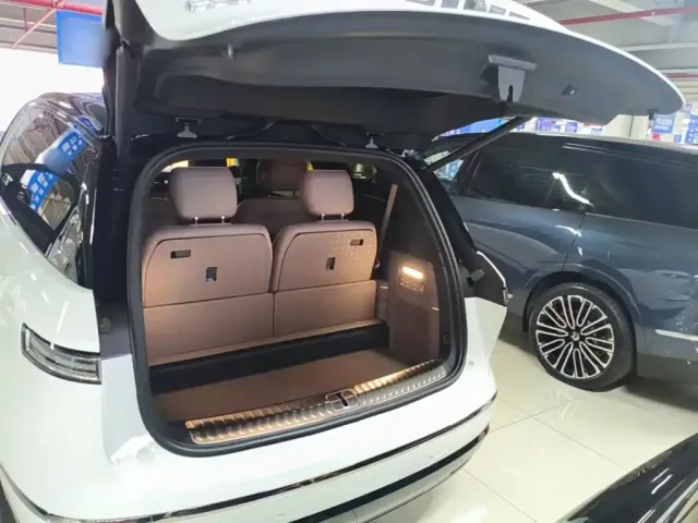NIO NIO ES8 2025 Model 6-Seat Executive Luxury Edition — Фото автомобиля 18