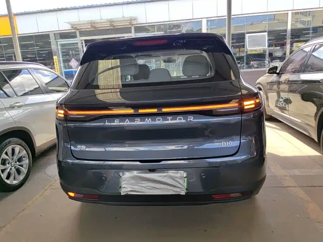 Leapmotor B10 — Фото автомобиля 5
