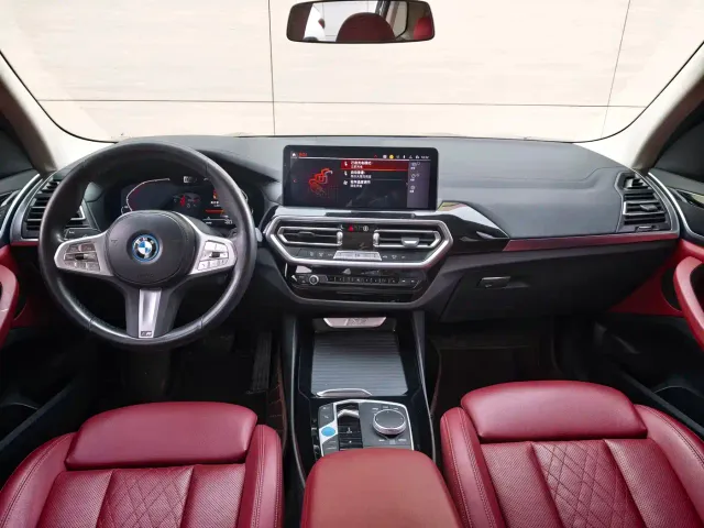 BMW iX3 — Фото автомобиля 11
