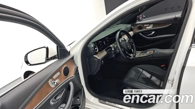 Mercedes-Benz E-Class — Фото автомобиля 10