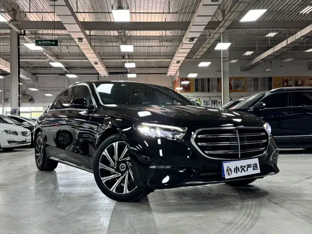 Mercedes-Benz E-Class — Фото автомобиля 3
