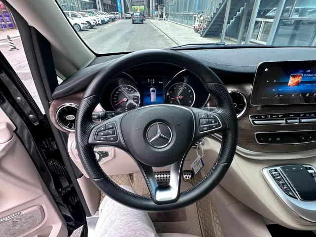 Mercedes-Benz V-Class — Фото автомобиля 14