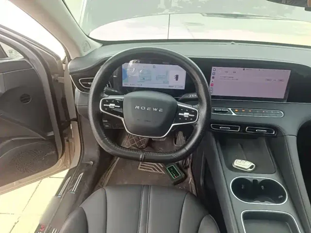 Roewe D7 — Фото автомобиля 10