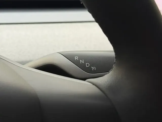 Tesla Model Y — Фото автомобиля 14