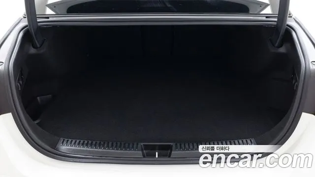Mercedes-Benz E-Class — Фото автомобиля 12
