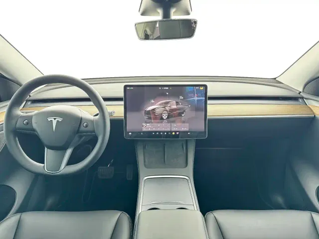 Tesla Model Y — Фото автомобиля 6
