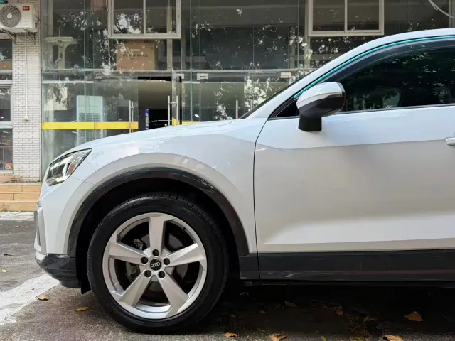Audi Q2L — Фото автомобиля 13