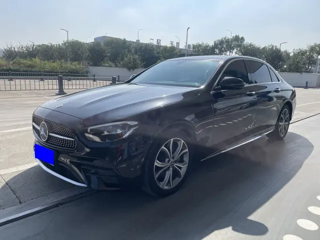 Фотография автомобиля — Mercedes-Benz E-Class