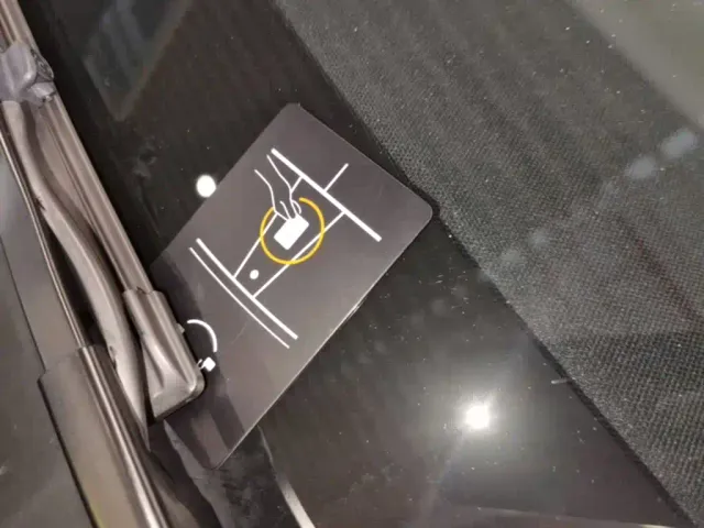 Tesla Model 3 — Фото автомобиля 8