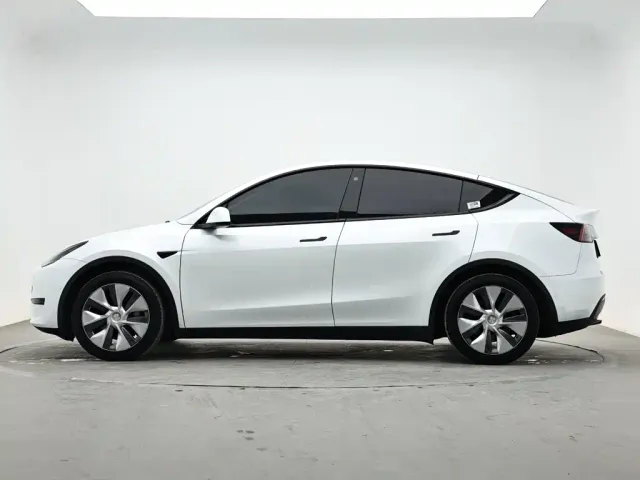 Tesla Model Y — Фото автомобиля 6