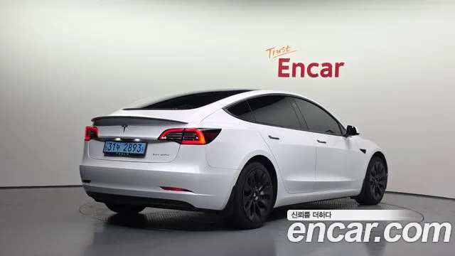 Tesla Model 3 — Фото автомобиля 2