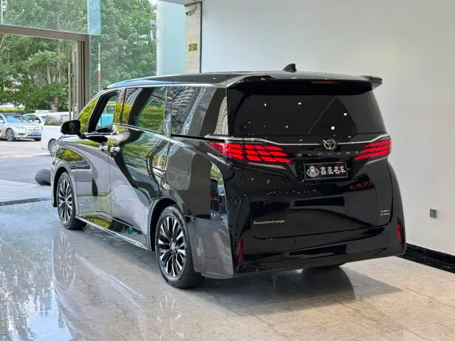 Toyota Alphard — Фото автомобиля 23