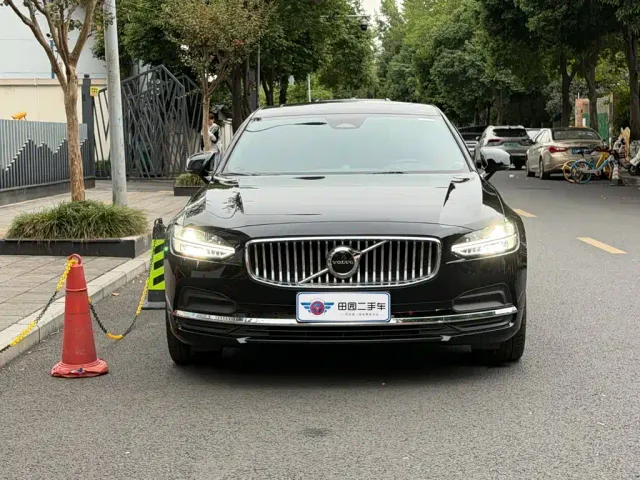 Volvo S90 — Фото автомобиля 2