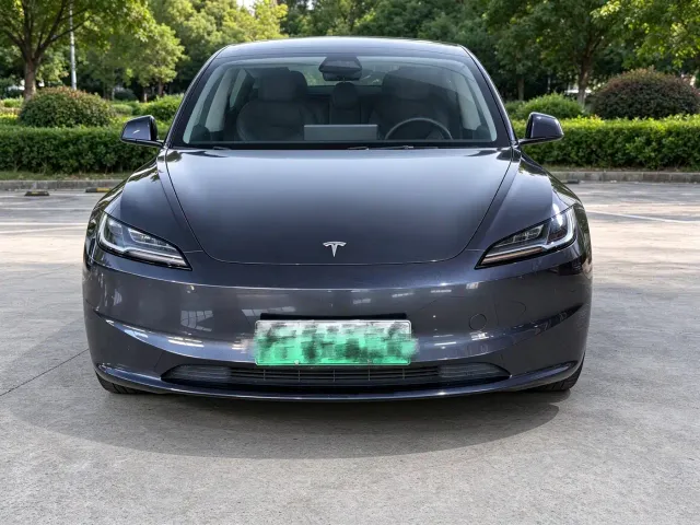 Tesla Model 3 — Фото автомобиля 2