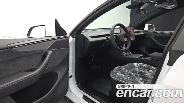 Tesla Model Y — Фото автомобиля 10