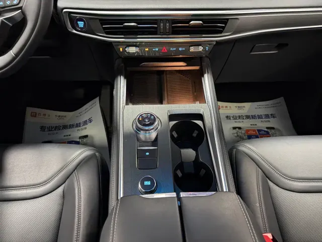 Ford Explorer — Фото автомобиля 8