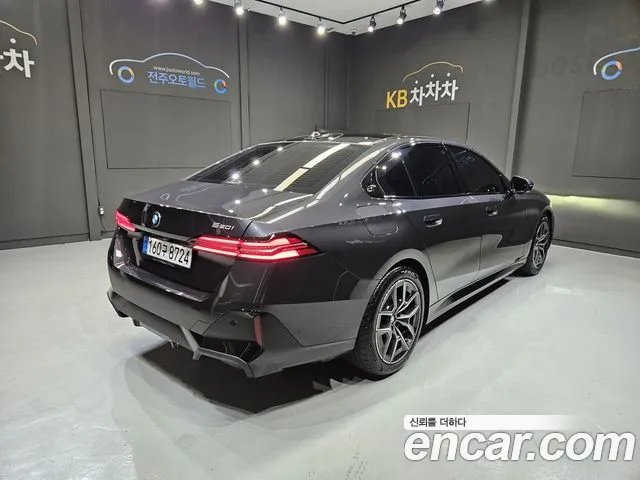 BMW 5-Series — Фото автомобиля 2