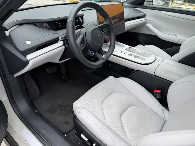 Xiaomi SU7 — Фото автомобиля 5