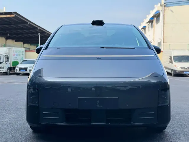 Li Auto MEGA — Фото автомобиля 2