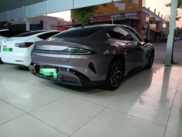 Xiaomi SU7 — Фото автомобиля 11