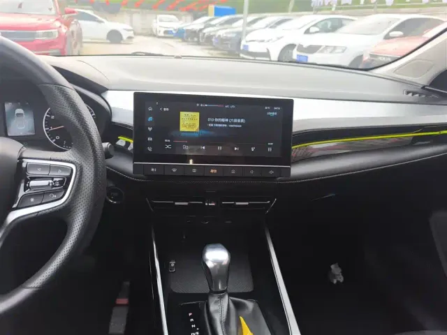 Roewe i5 — Фото автомобиля 12